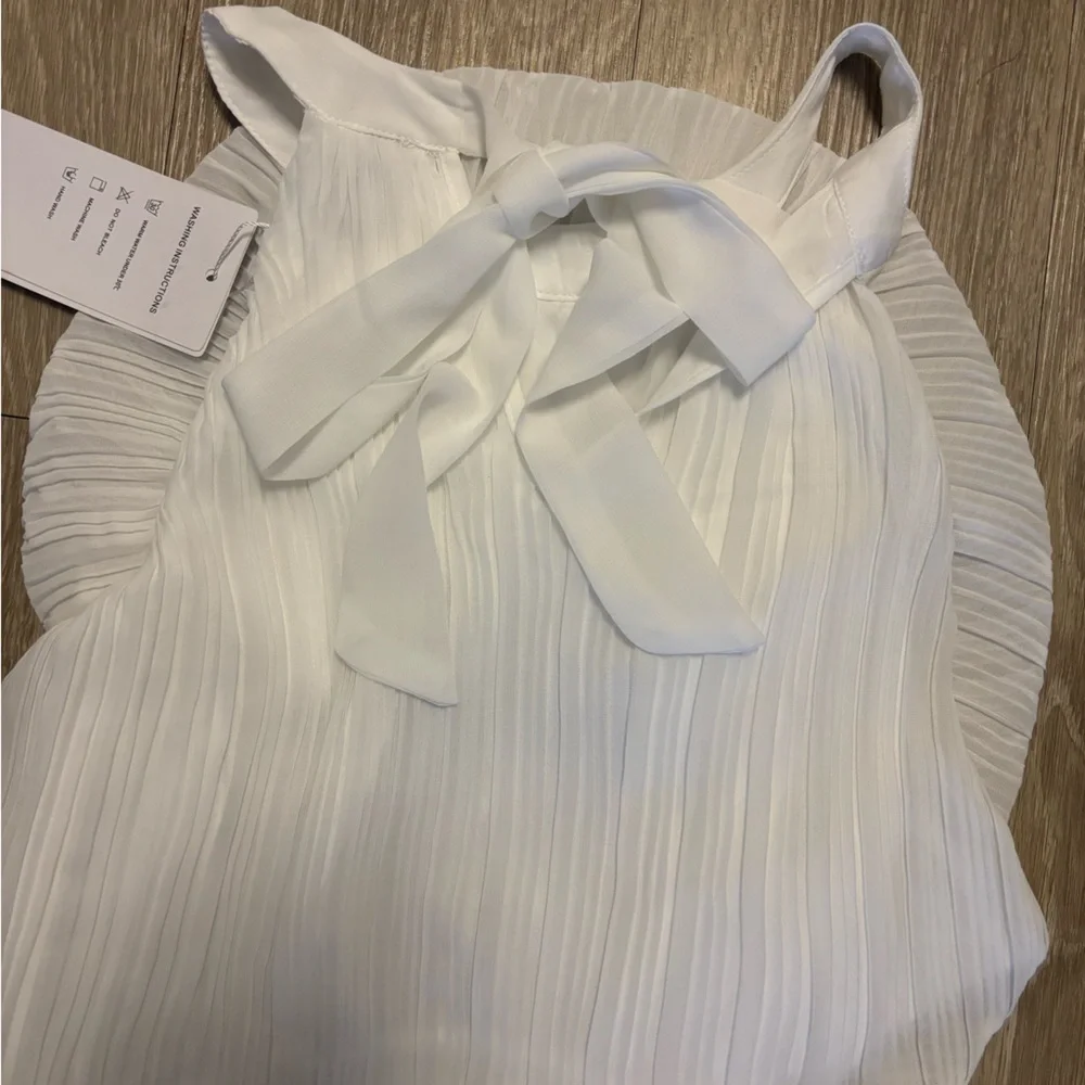 Elegant White Maxi Dress - Picture 4 of 4